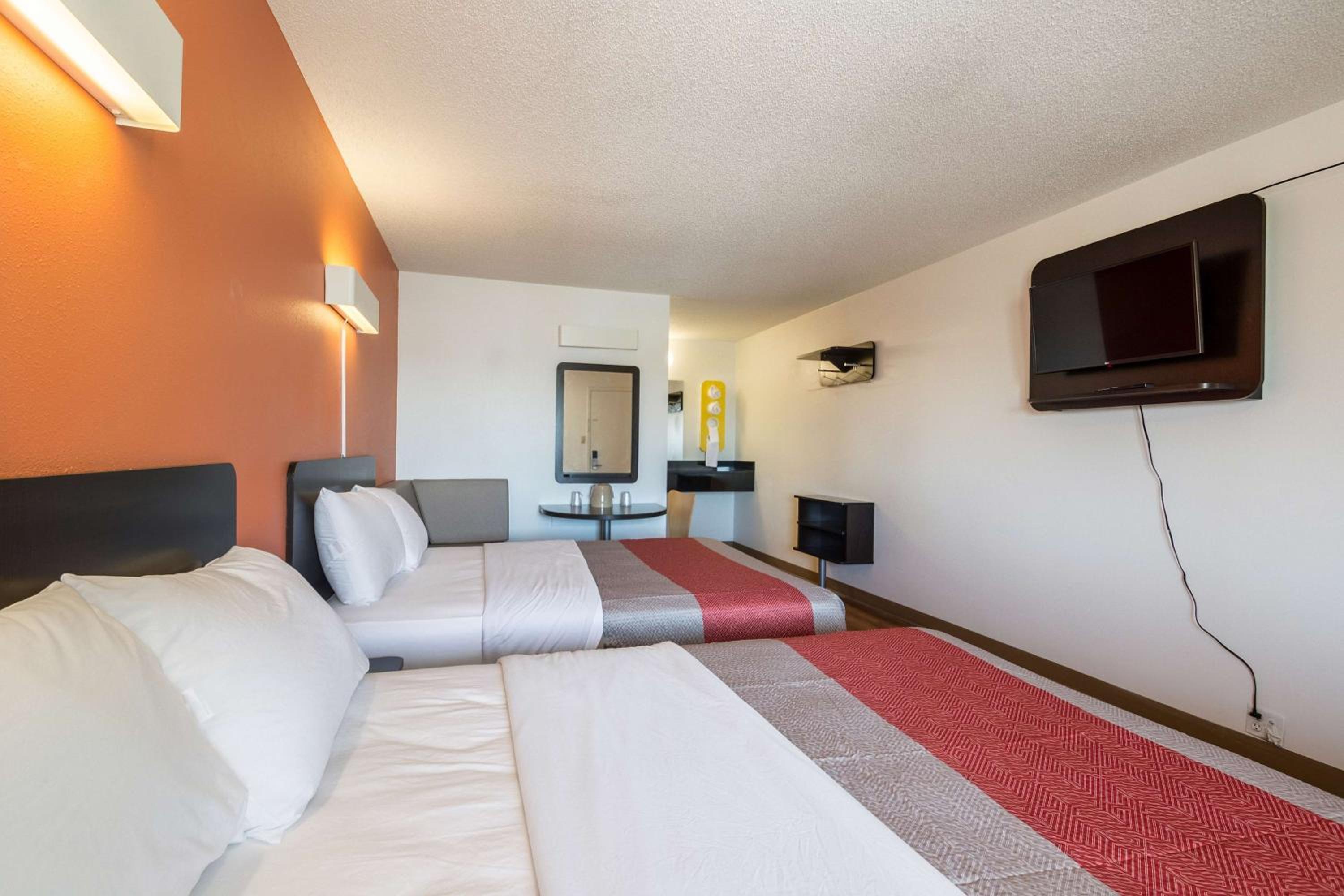 Motel 6 Indianapolis IN - South (ex Americas Best Inn South) 3/46