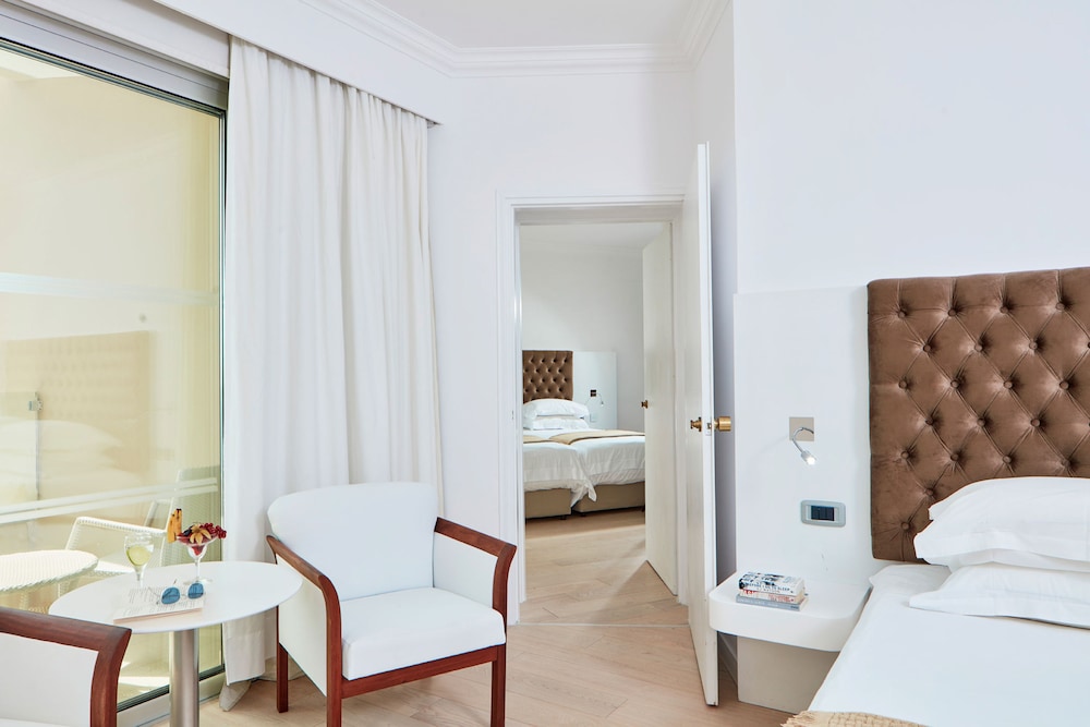 Grecian Park Hotel 30/75