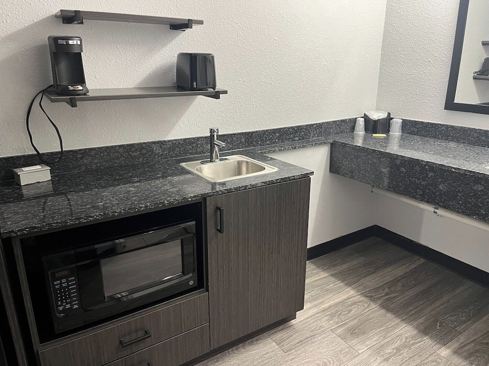 Studio6 West Columbia, SC - Airport 27/27