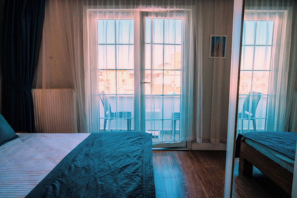 Santa Lucia Hotel 41/50