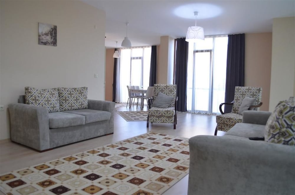 Hill Suites 24/34