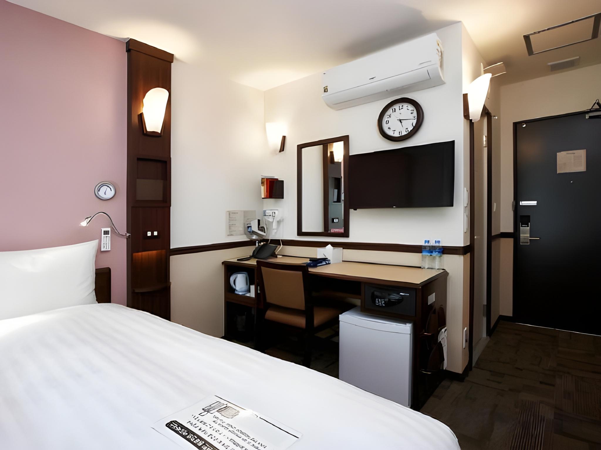 Room, Double or Twin Bed