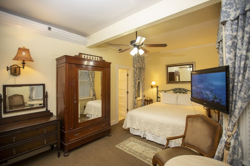 The Washington Square Inn 34/82