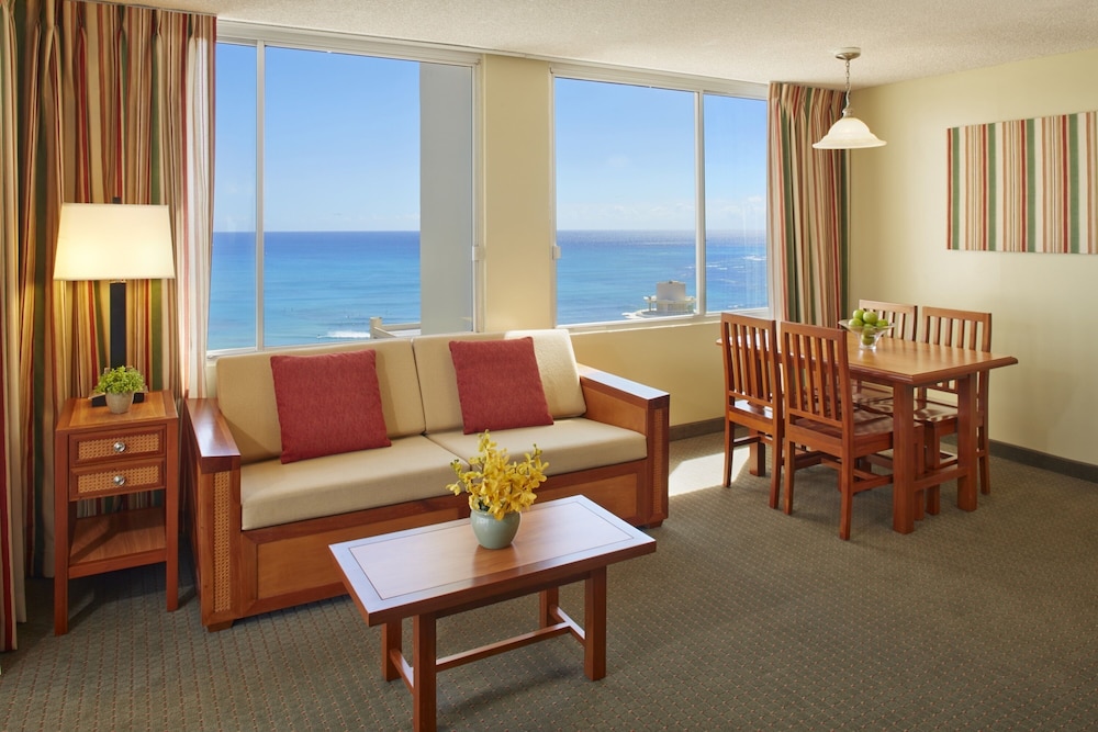 Pacific Monarch Hotel 38/73