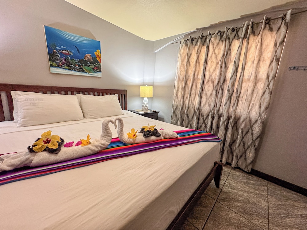 Luxury, King Bed, Pool Side