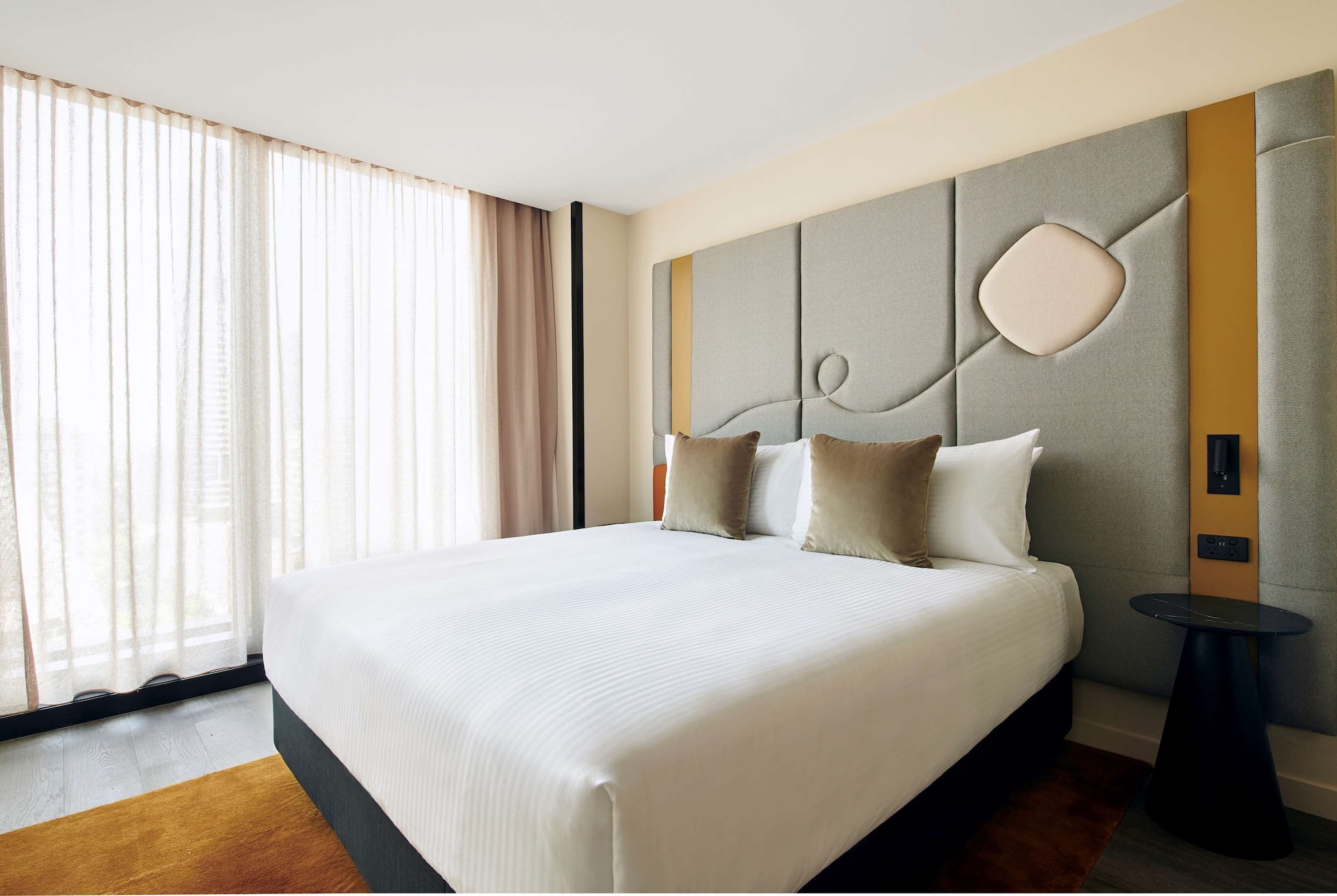 Plus, King Bed, Skyline View
