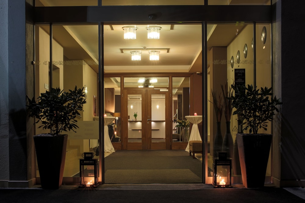 GOLDEN FISH Hotel Apartments photo 4