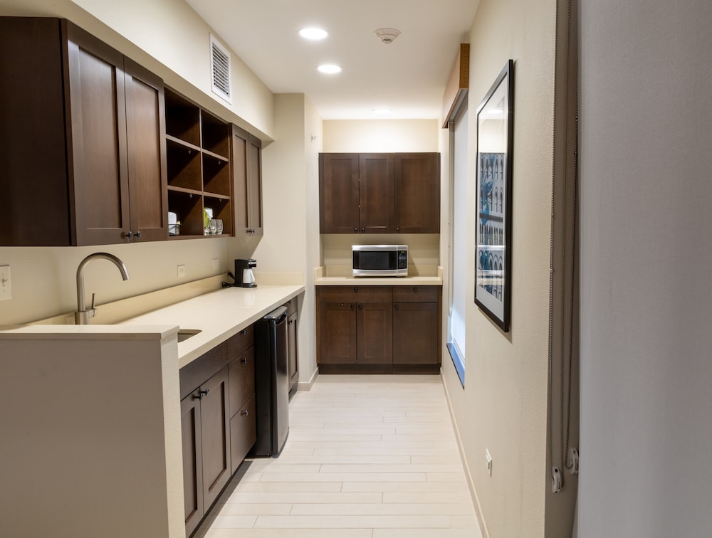 Hyatt Place West Des Moines/Jordan Creek 65/77
