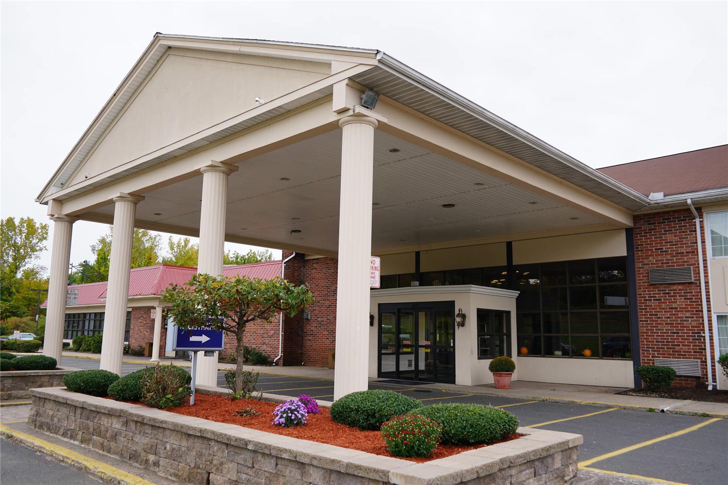 Rodeway Inn & Suites East Windsor CT 2/44