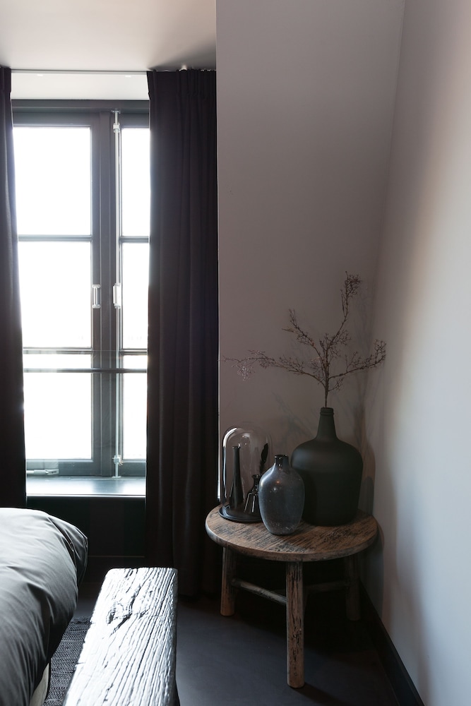 EXECUTIVE, DOUBLE BED