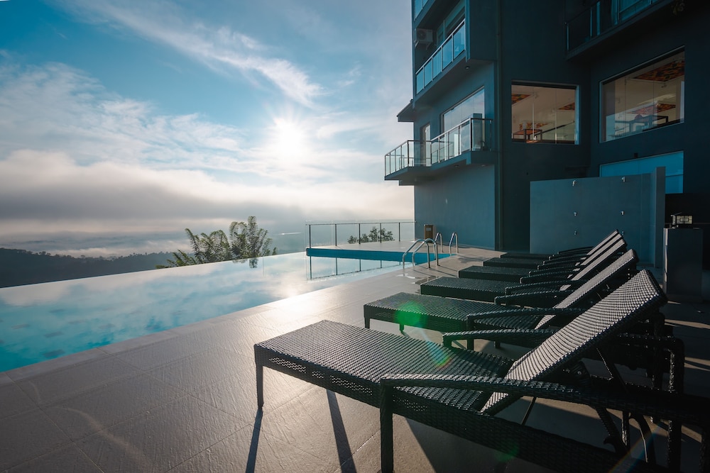 Mount Blue Kandy Hotel And Spa 51/63