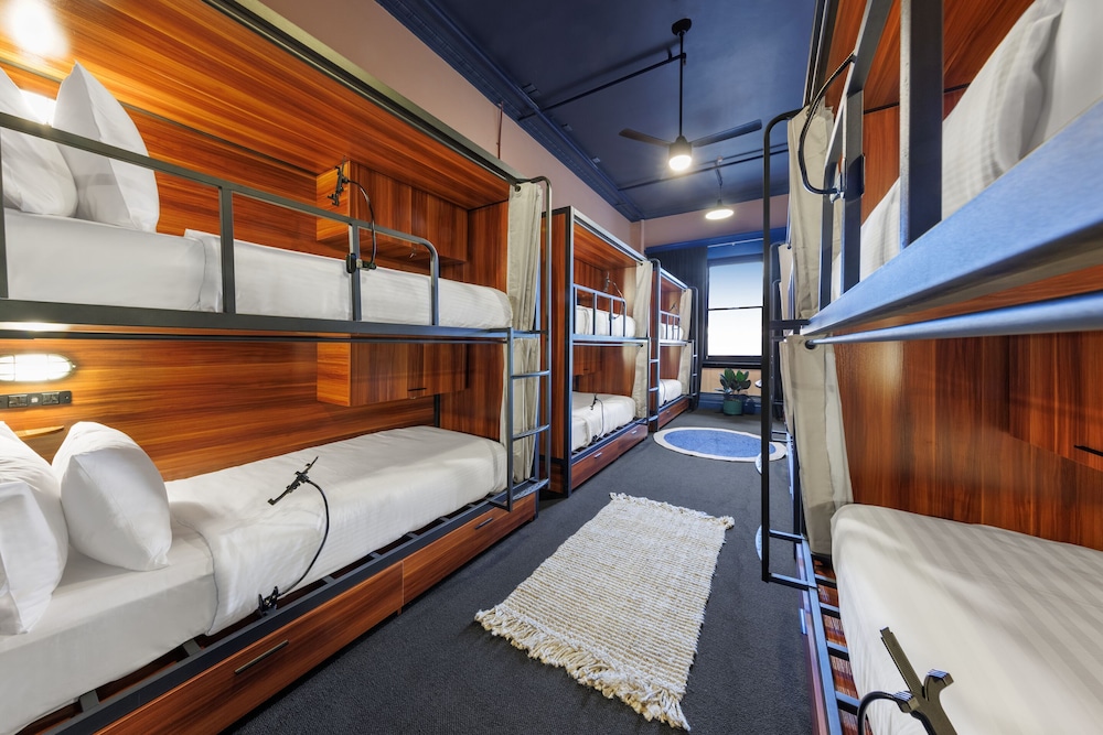 Roamer St Kilda 9/38