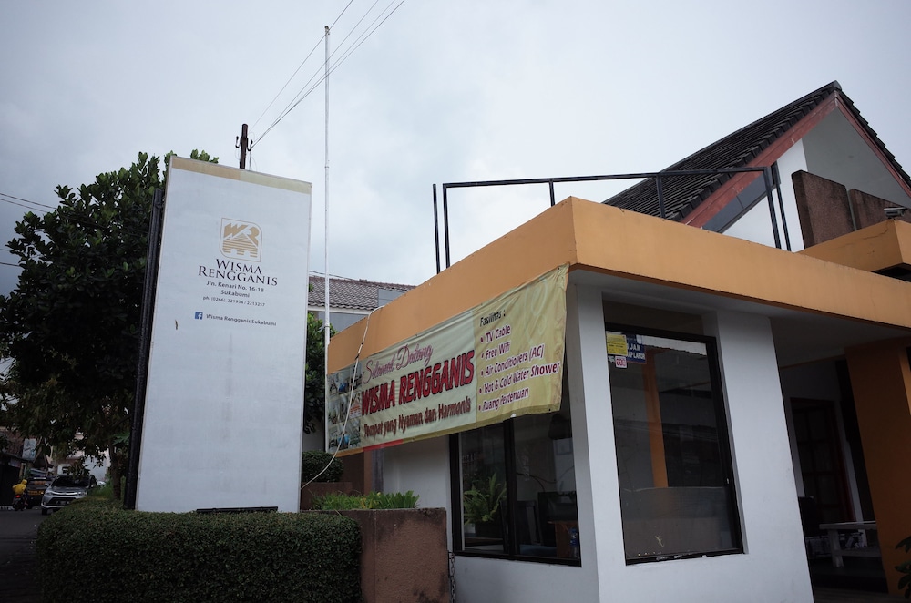 RedDoorz near Alun-alun Kota Sukabumi 1/17
