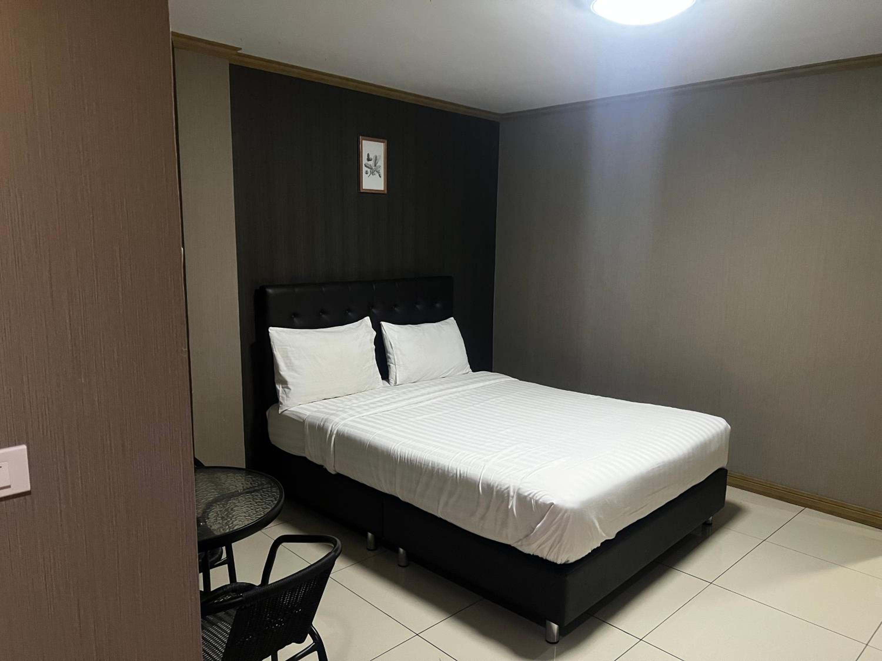 Apsara INN Pattaya, Thailand 28/57