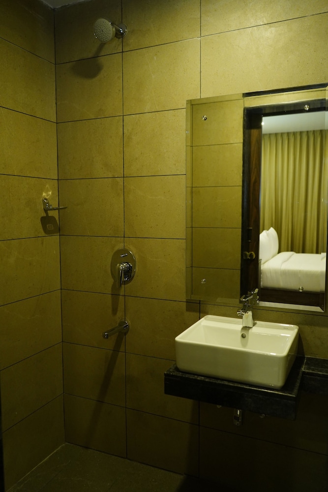 Jaag Hotel 50/50