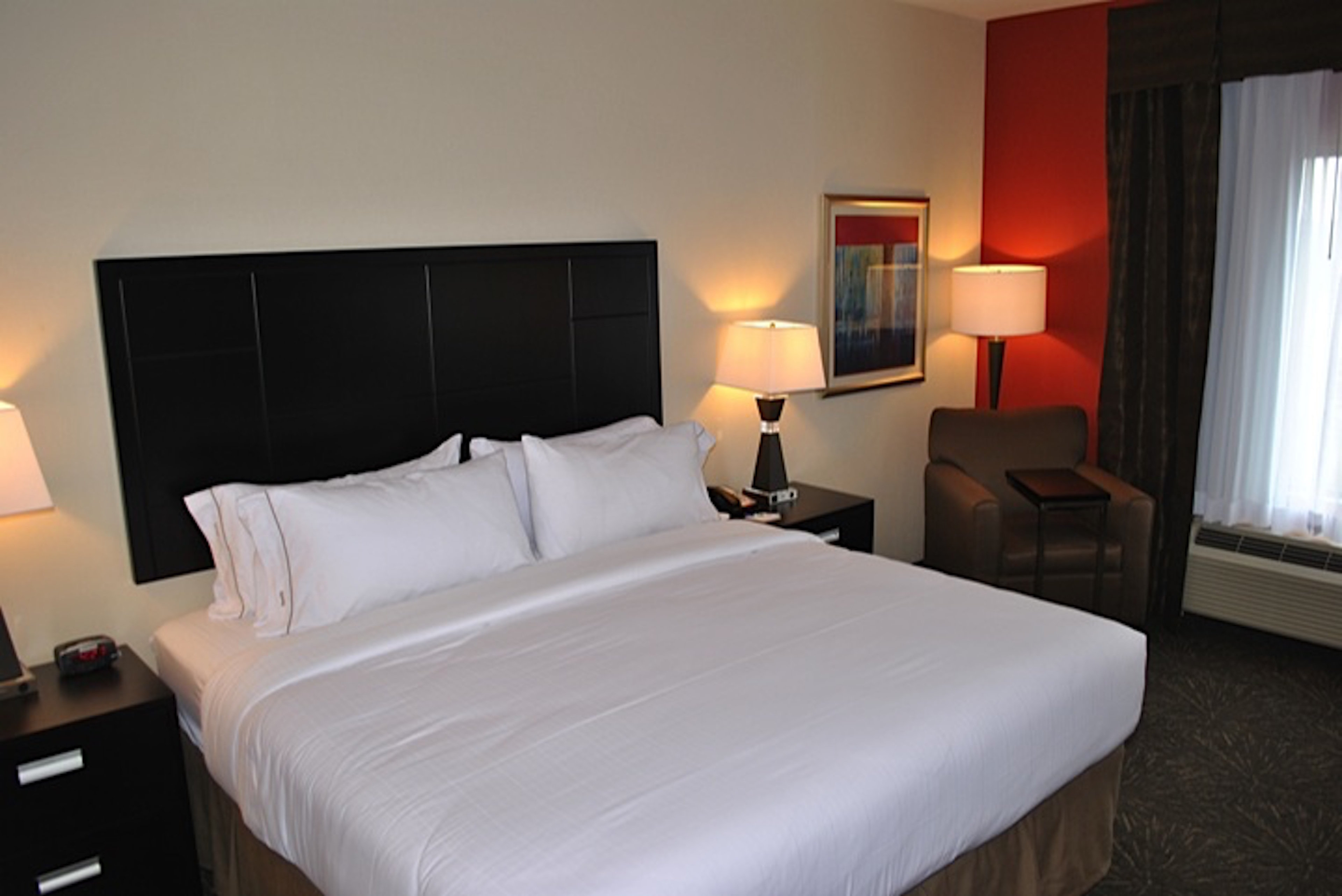 HOLIDAY INN EXPRESS SALEM 10/28