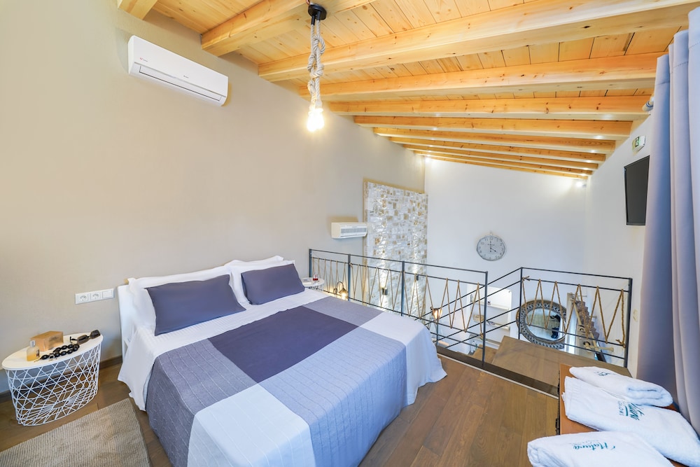 Deluxe, Villa, King Bed, Pool View, Sofa, Pool Access
