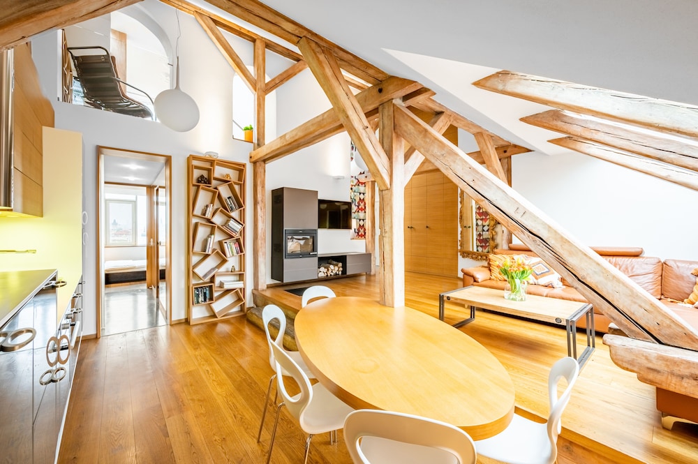 Malostranska Residence 48/72