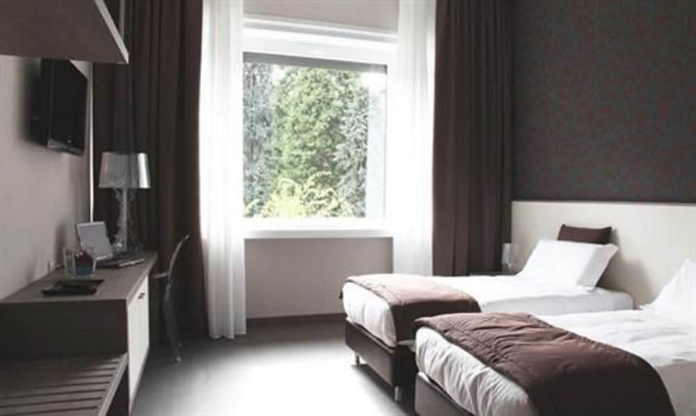 Superior triple room with park view