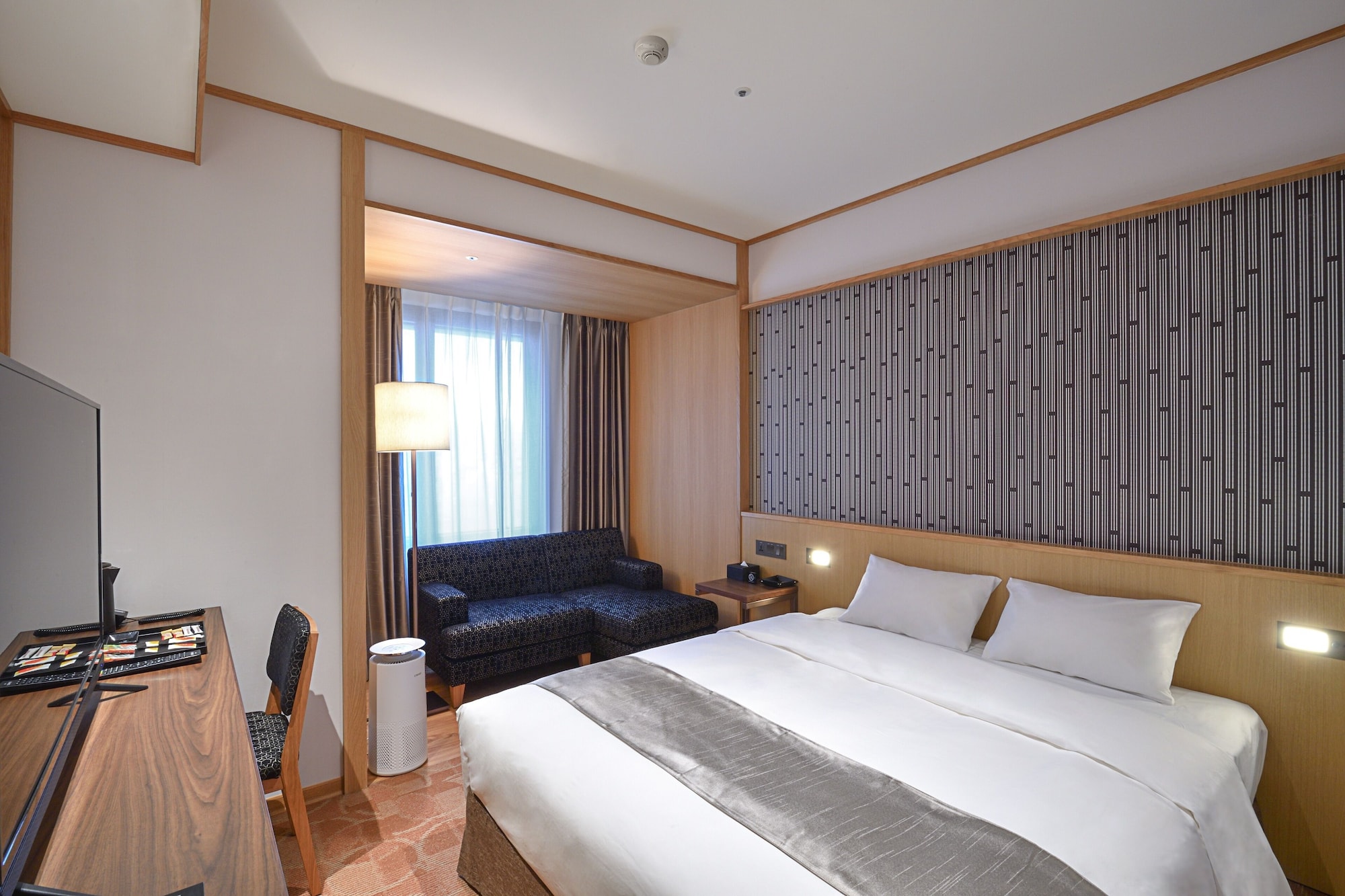 DOUBLE ROOM