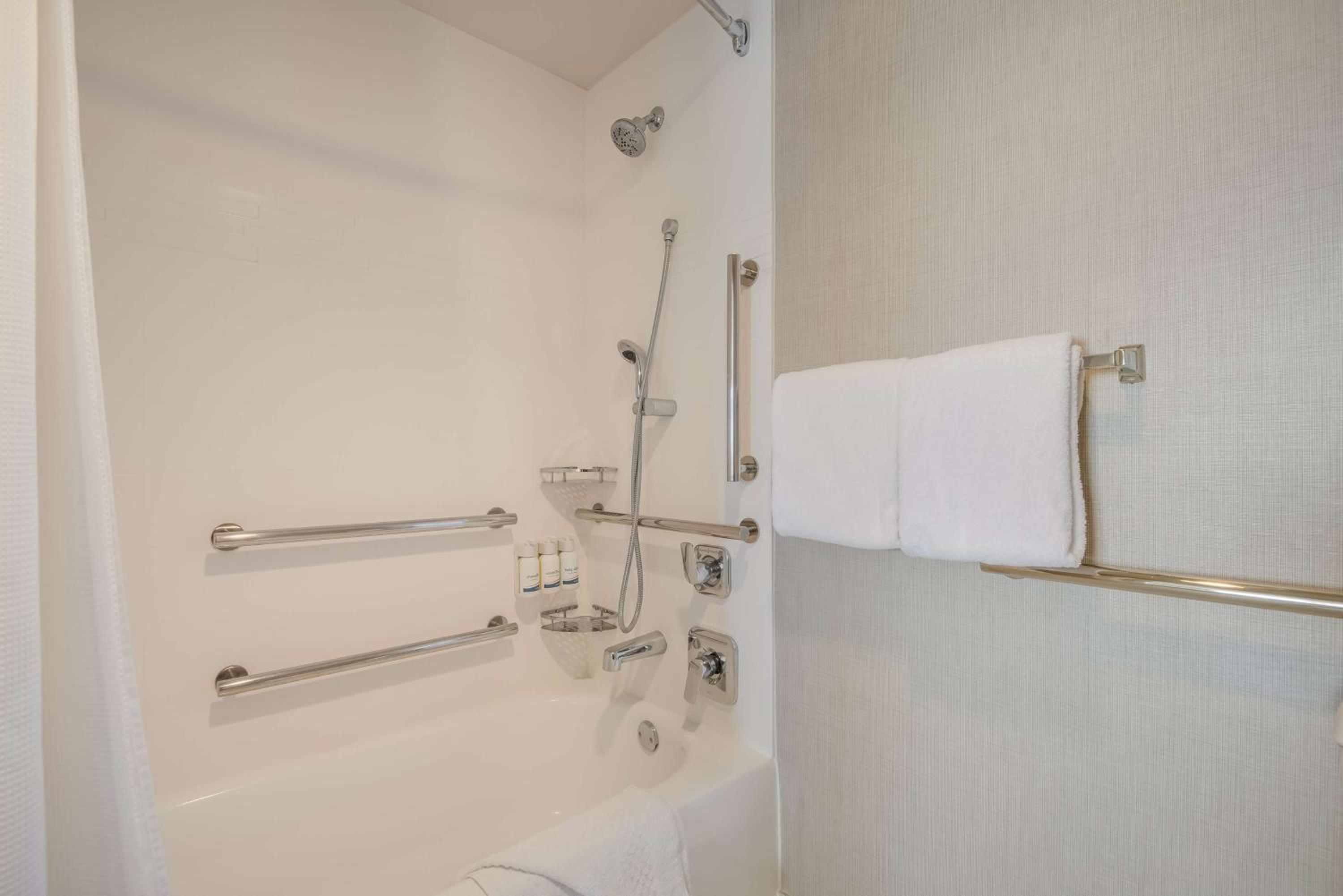 STUDIO, SUITE, QUEEN BED, ACCESSIBLE