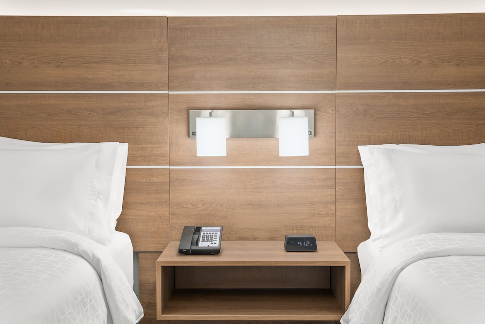Holiday Inn Express Hotel And Suites Palm Bay 15/42