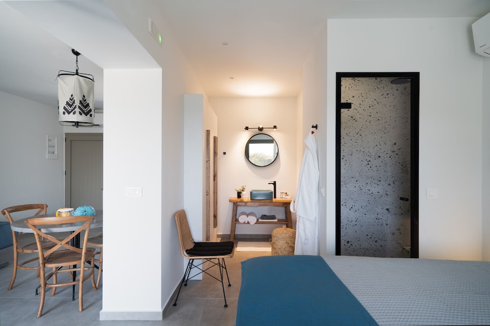 Pignolia Suites - Adults Only 10/65
