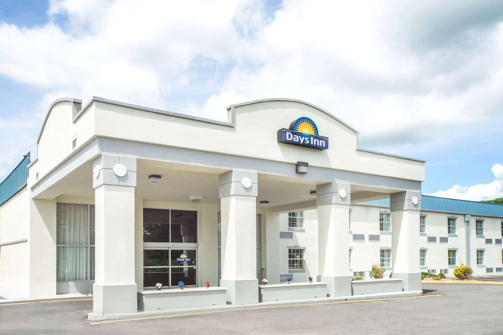 Days Inn By Wyndham Roanoke Near I-81 3/47