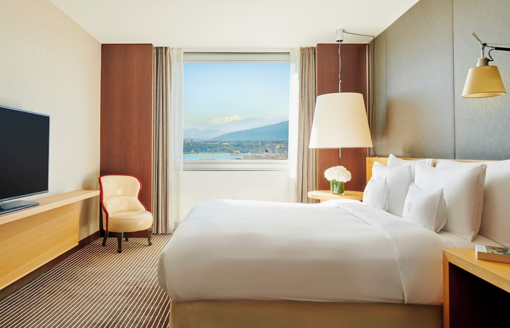 Suite, Lake View