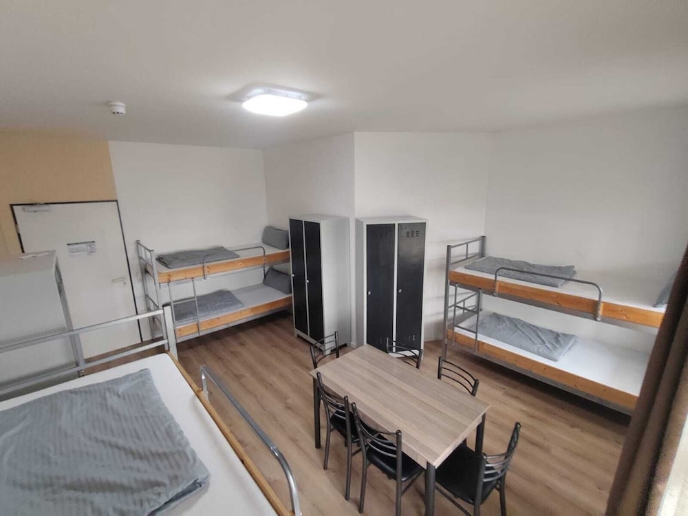 Low Budget Hostel 16/53