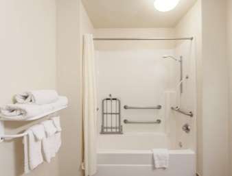 Ramada by Wyndham Fresno North 43/43