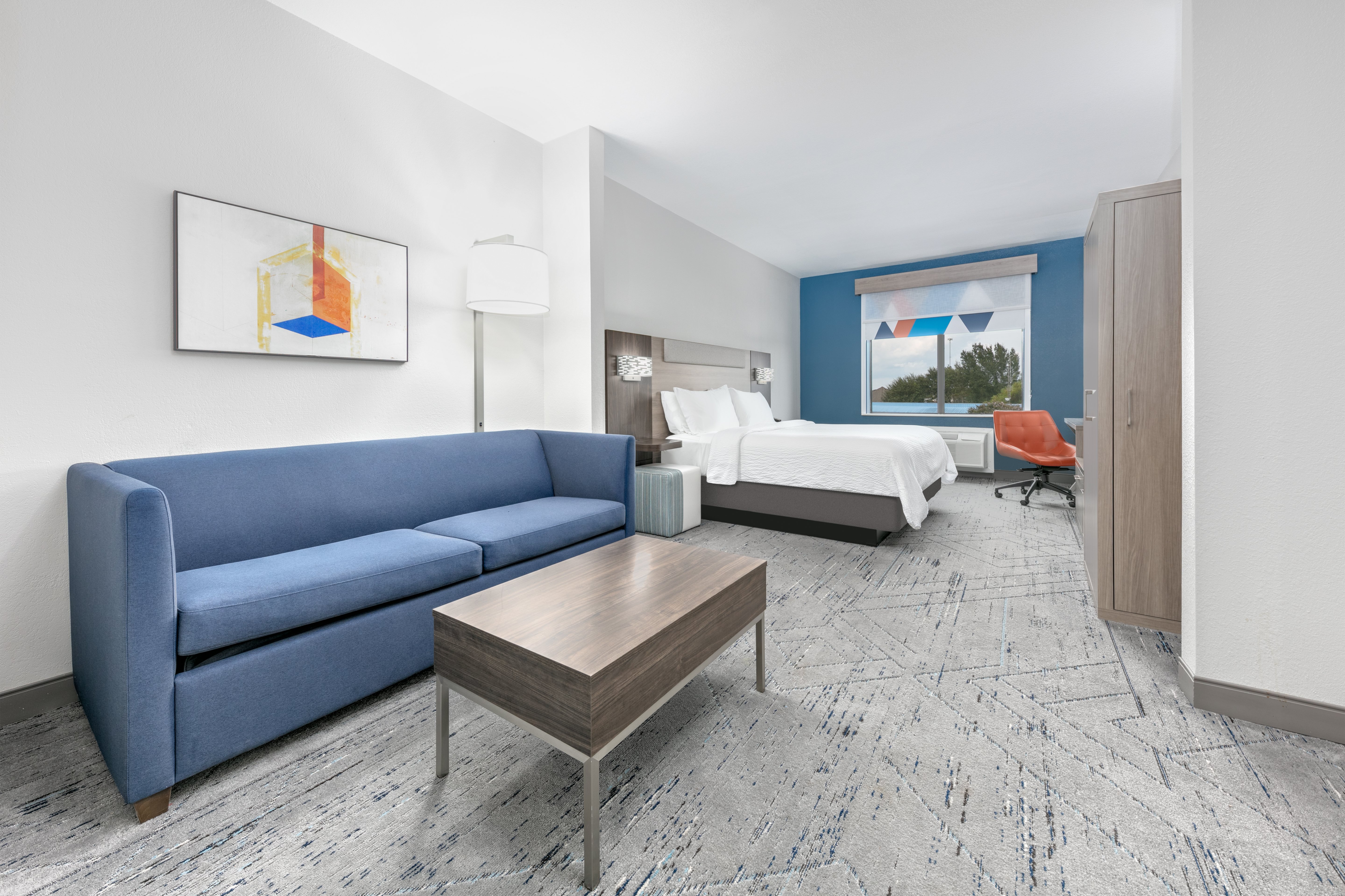 Holiday Inn Express Hotel & Suites Winnie 43/63