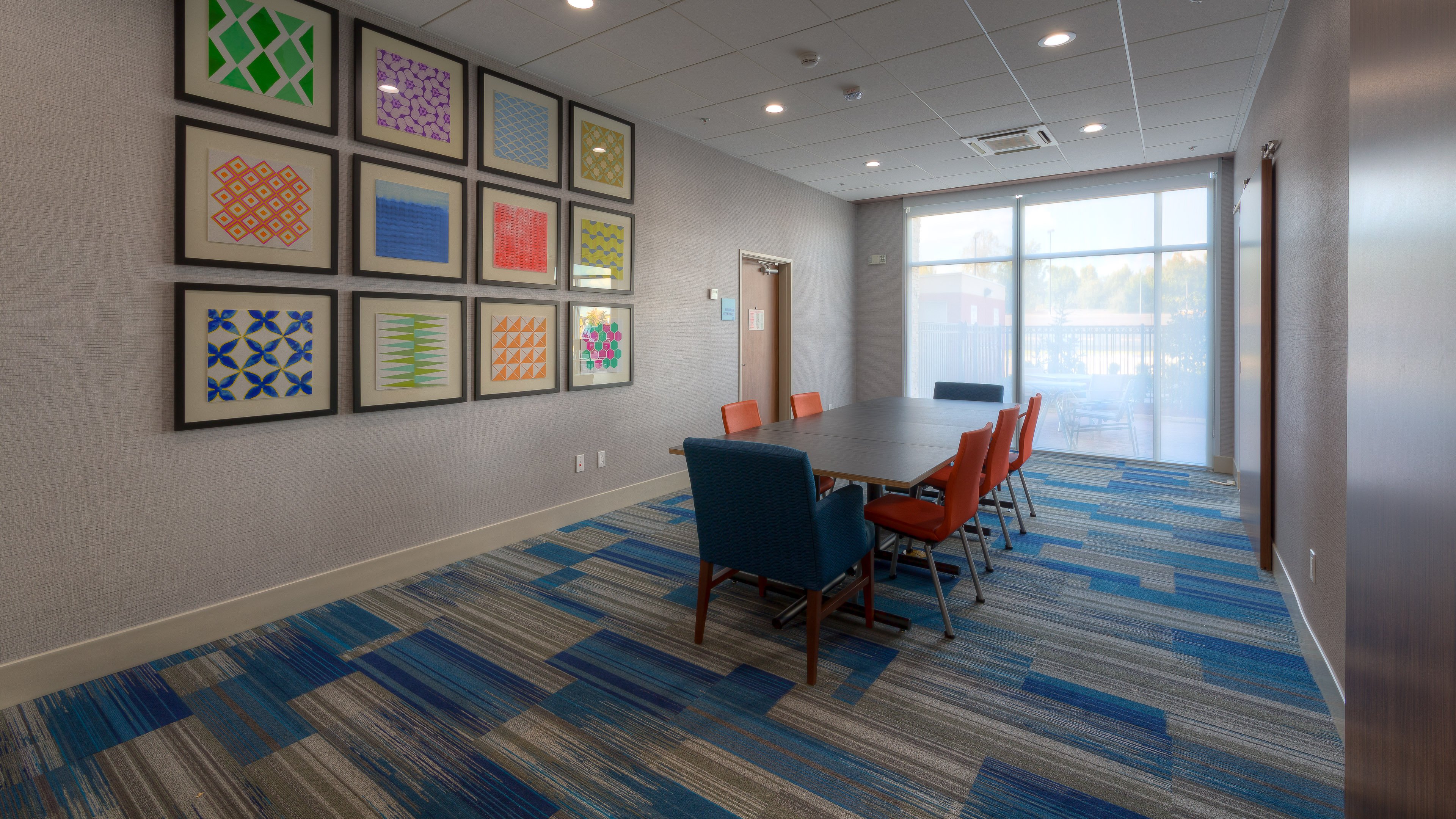 Holiday Inn Express Suites Tulsa Midtown 60/68