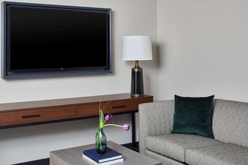 Cumberland House Knoxville, Tapestry Collection by Hilton 45/79