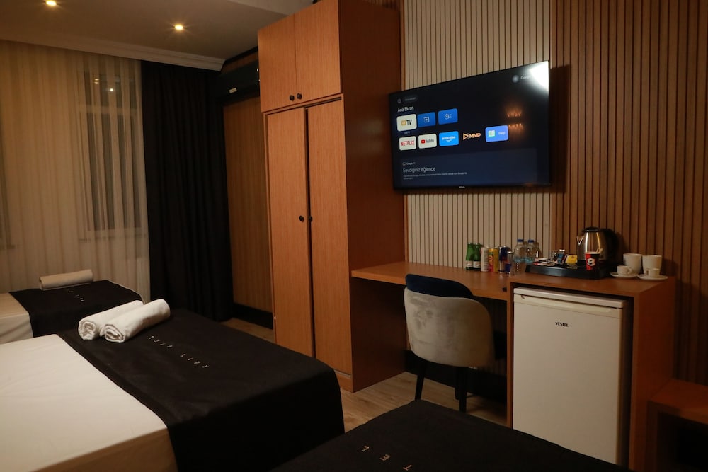 Rays Hotel 48/54