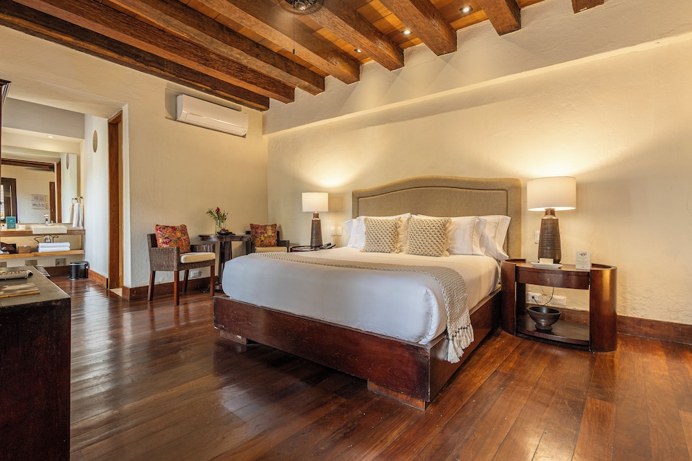 Ananda Hotel Boutique 19/70