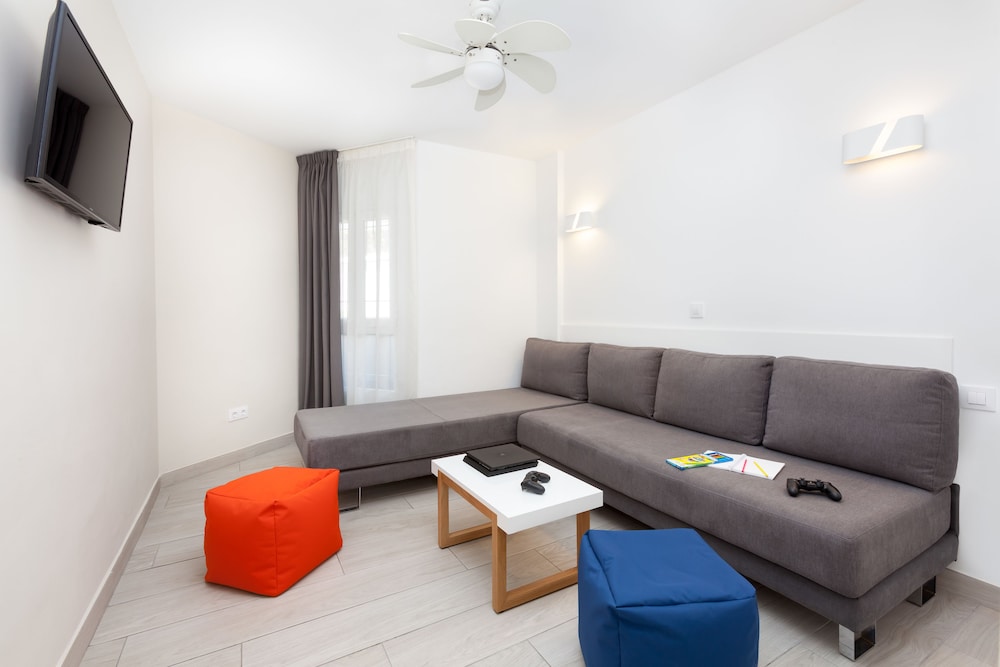 Playaolid Suites And Apartments 27/45