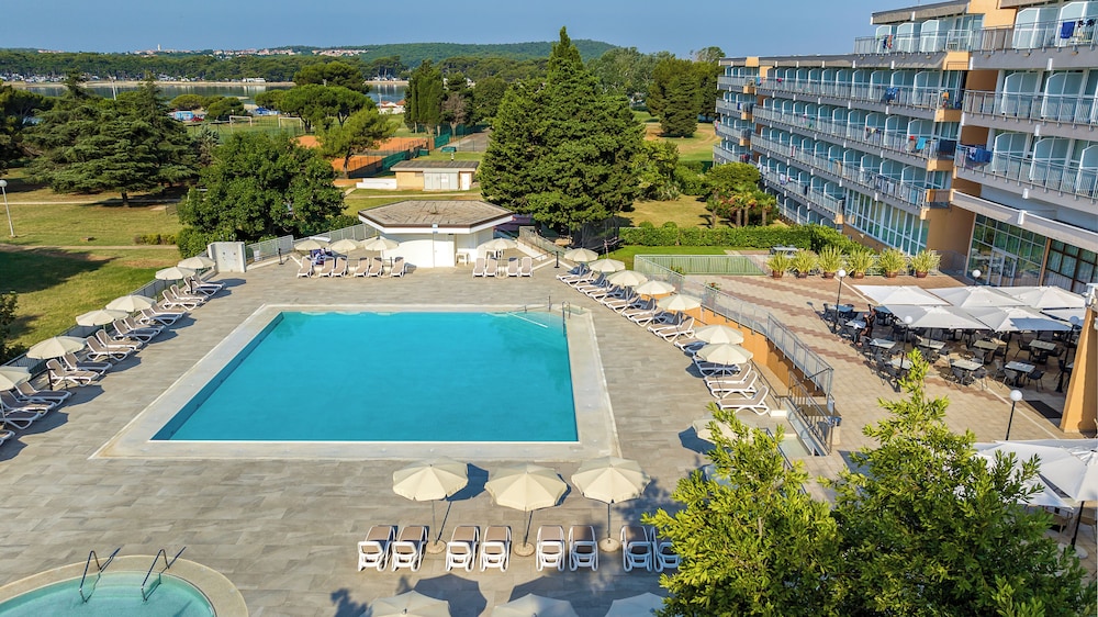 Arena Hotel Holiday 42/50