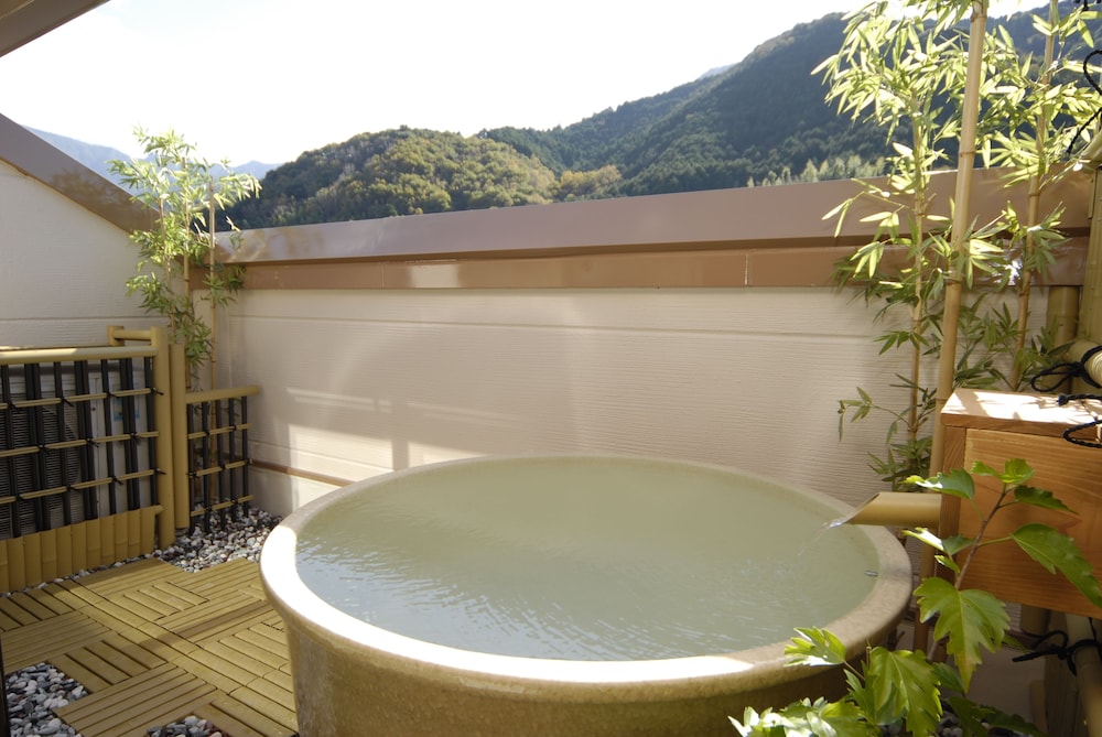 AWA Nishi-Izu 34/36
