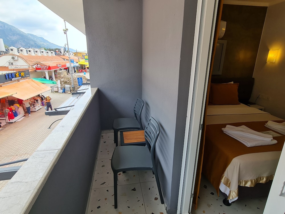Tonoz Beach Hotel 58/69