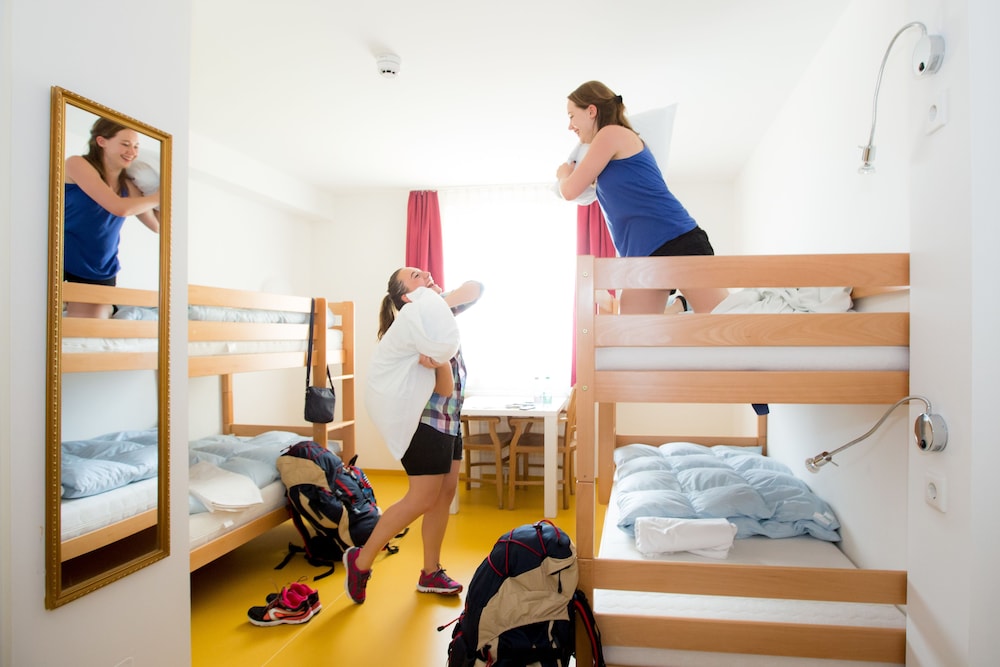 A T Holiday Hostel Wien 37/77