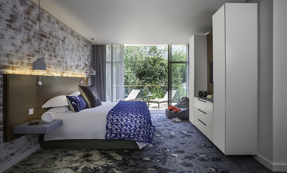Vineyard Hotel 9/59