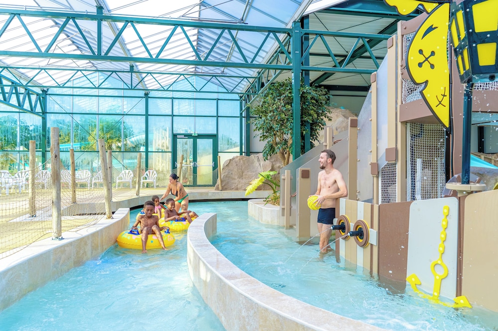 Camping Club Le Parc De Paris - Caravan Park 42/50
