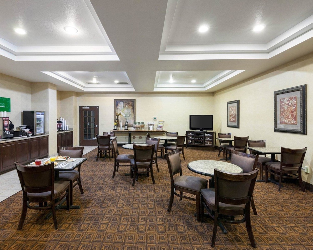 Comfort Inn and Suites Regional Medical Center 33/43