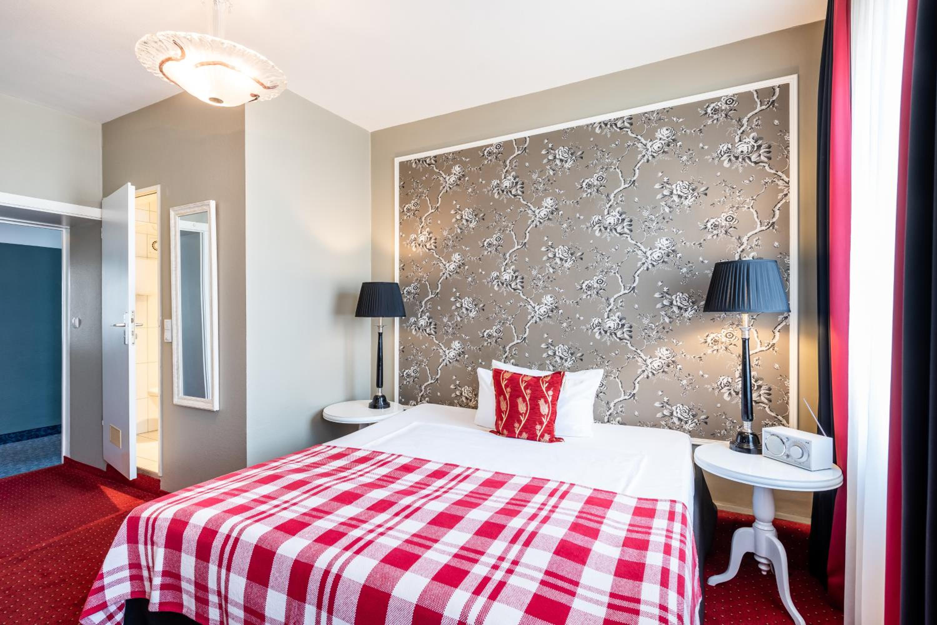 غرفة قياسية بسرير كينج، Hotel Wurzburger Hof 3/9