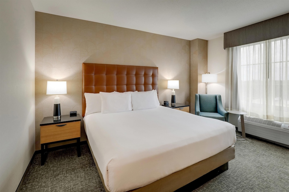 ROOM, KING BED
