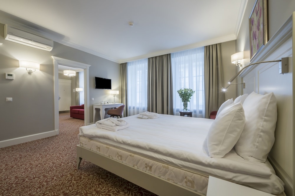 Ratonda Centrum Hotel 12/65