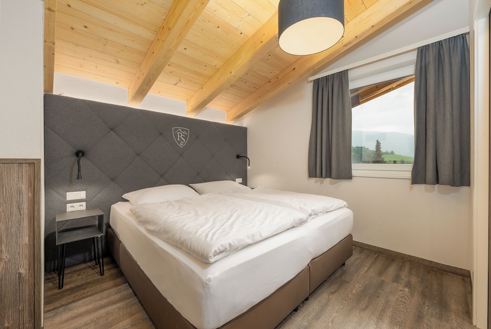 4 Bedrooms, Penthouse, 4 King Beds, Sofa, Sauna