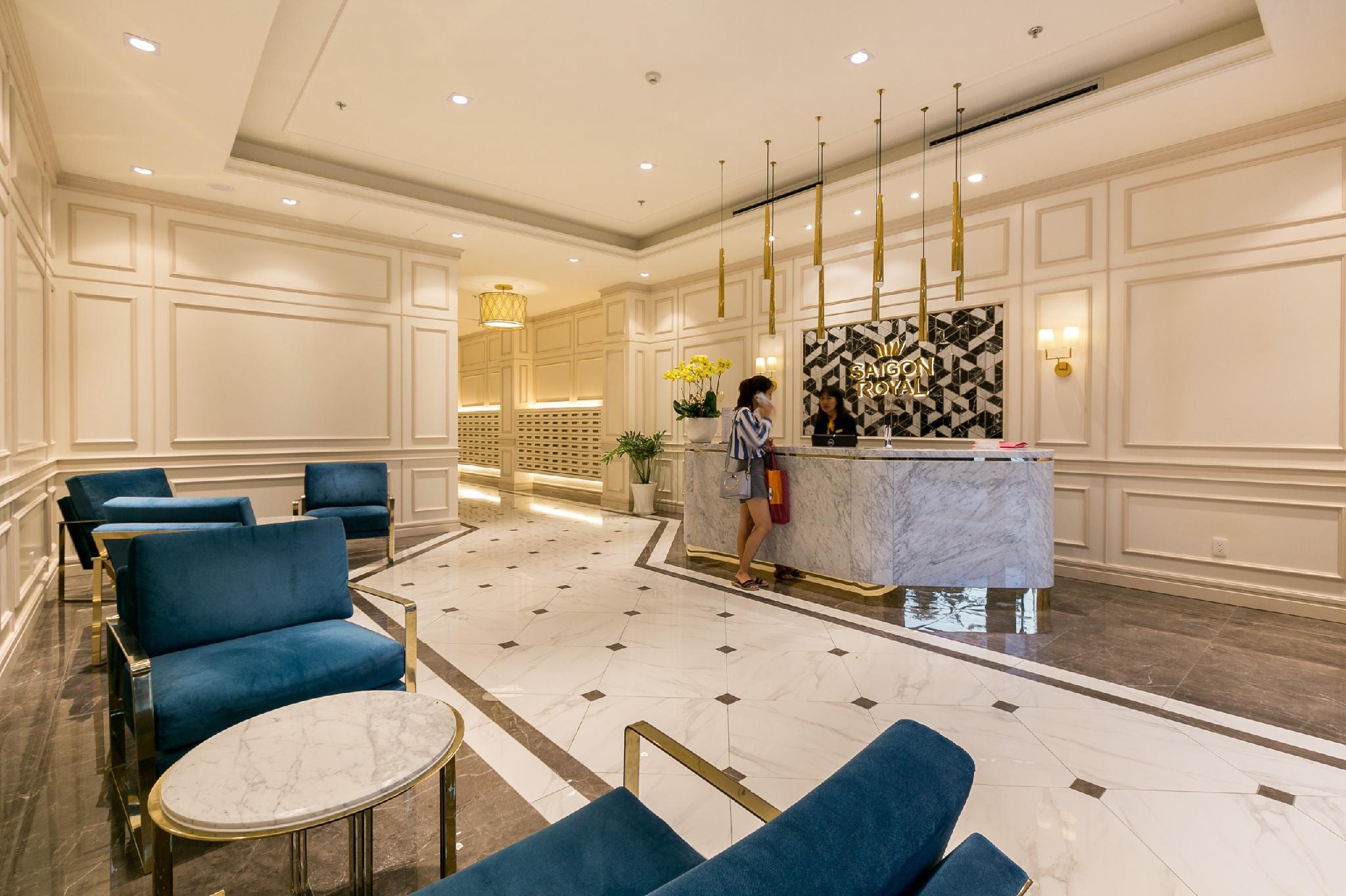 Luxury Hotel 8/75