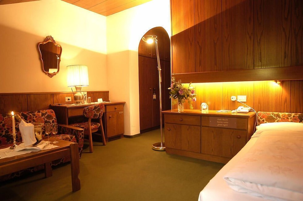 Grunerbaum Hotels 32/69
